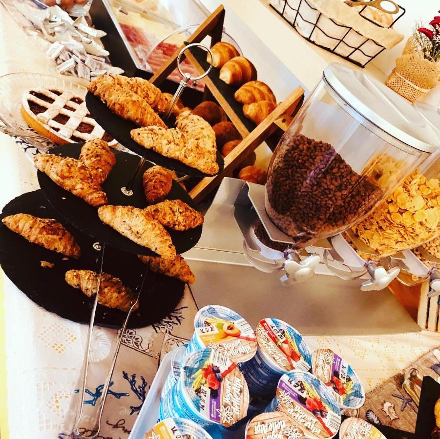 Hotel Fucsia 리치오네 외부 사진