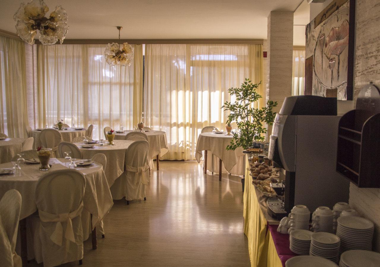 Hotel Fucsia 리치오네 외부 사진