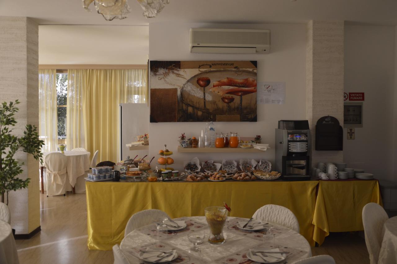 Hotel Fucsia 리치오네 외부 사진