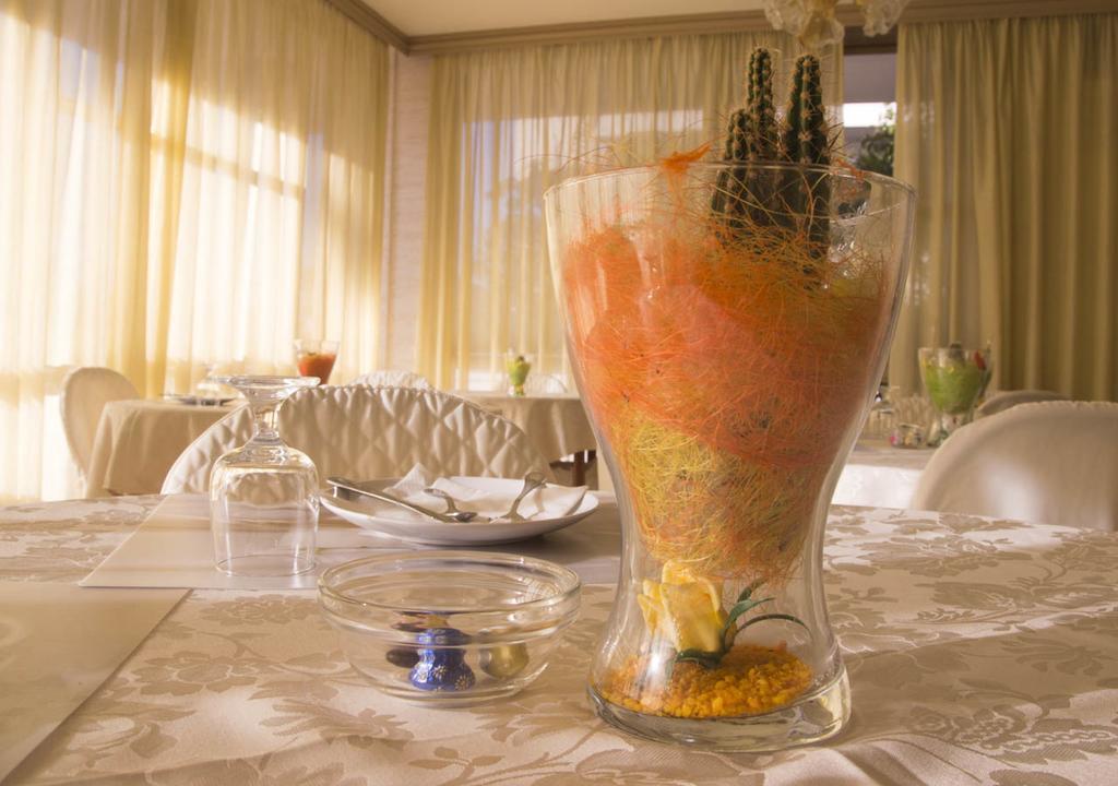 Hotel Fucsia 리치오네 외부 사진