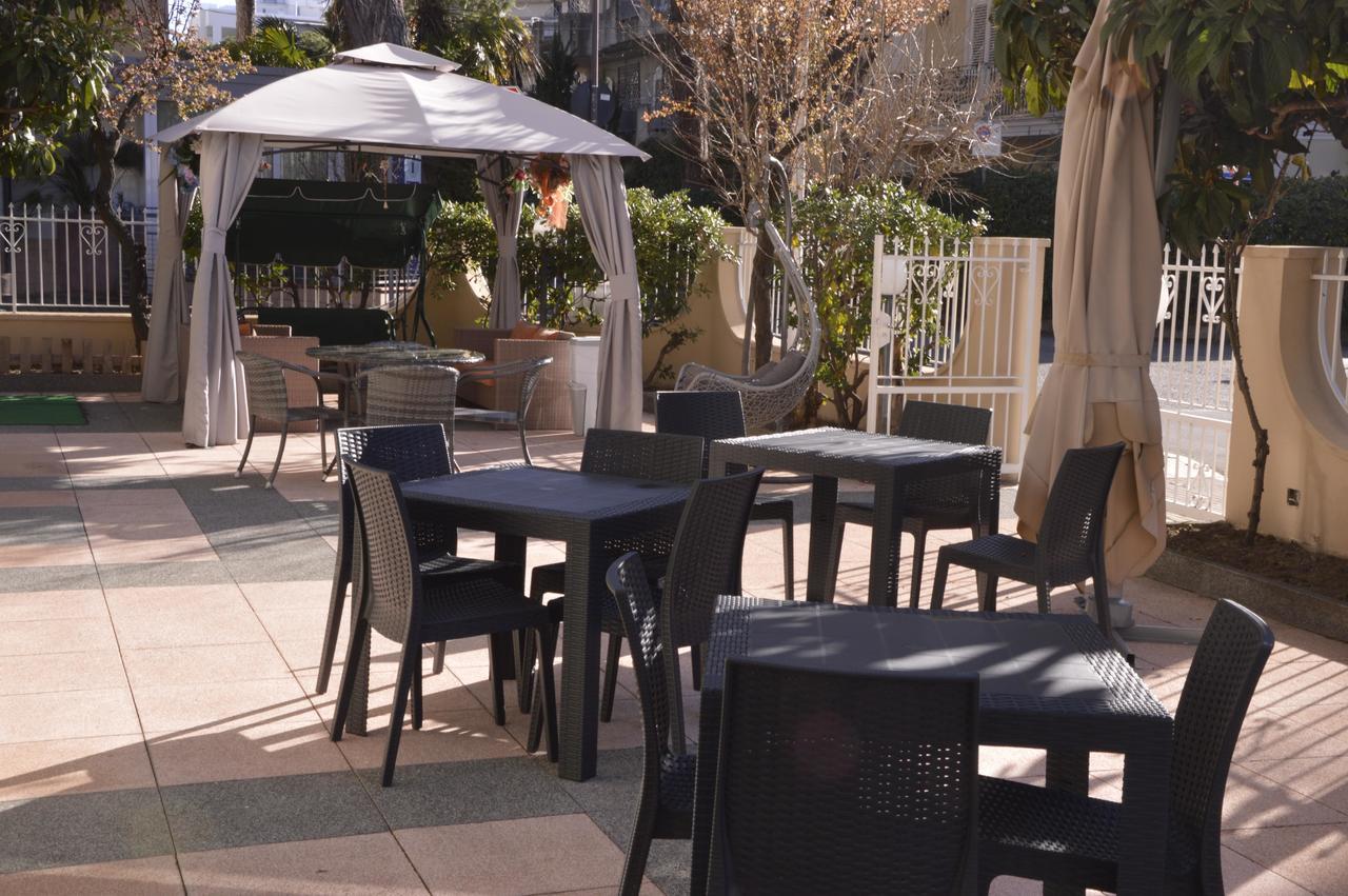 Hotel Fucsia 리치오네 외부 사진