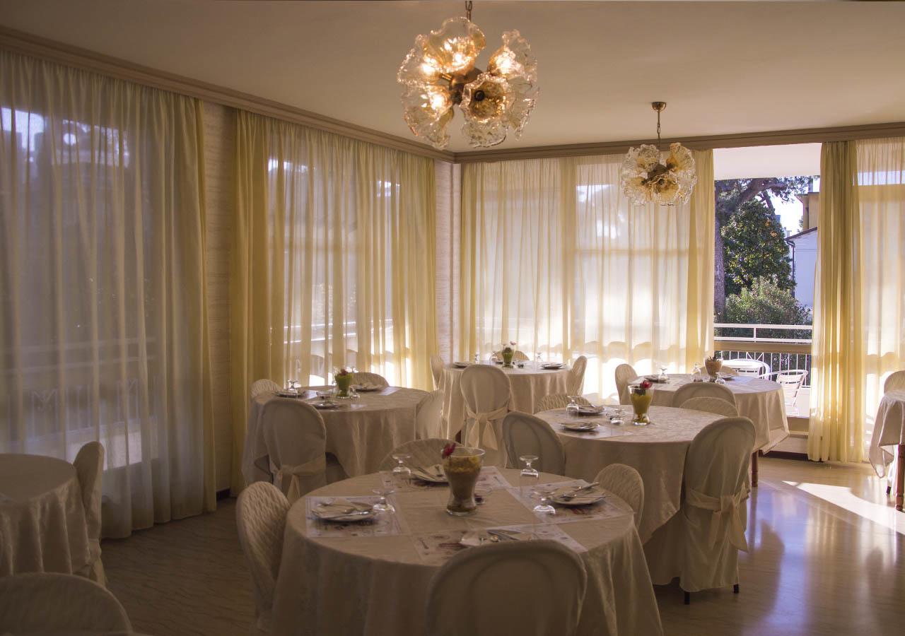 Hotel Fucsia 리치오네 외부 사진