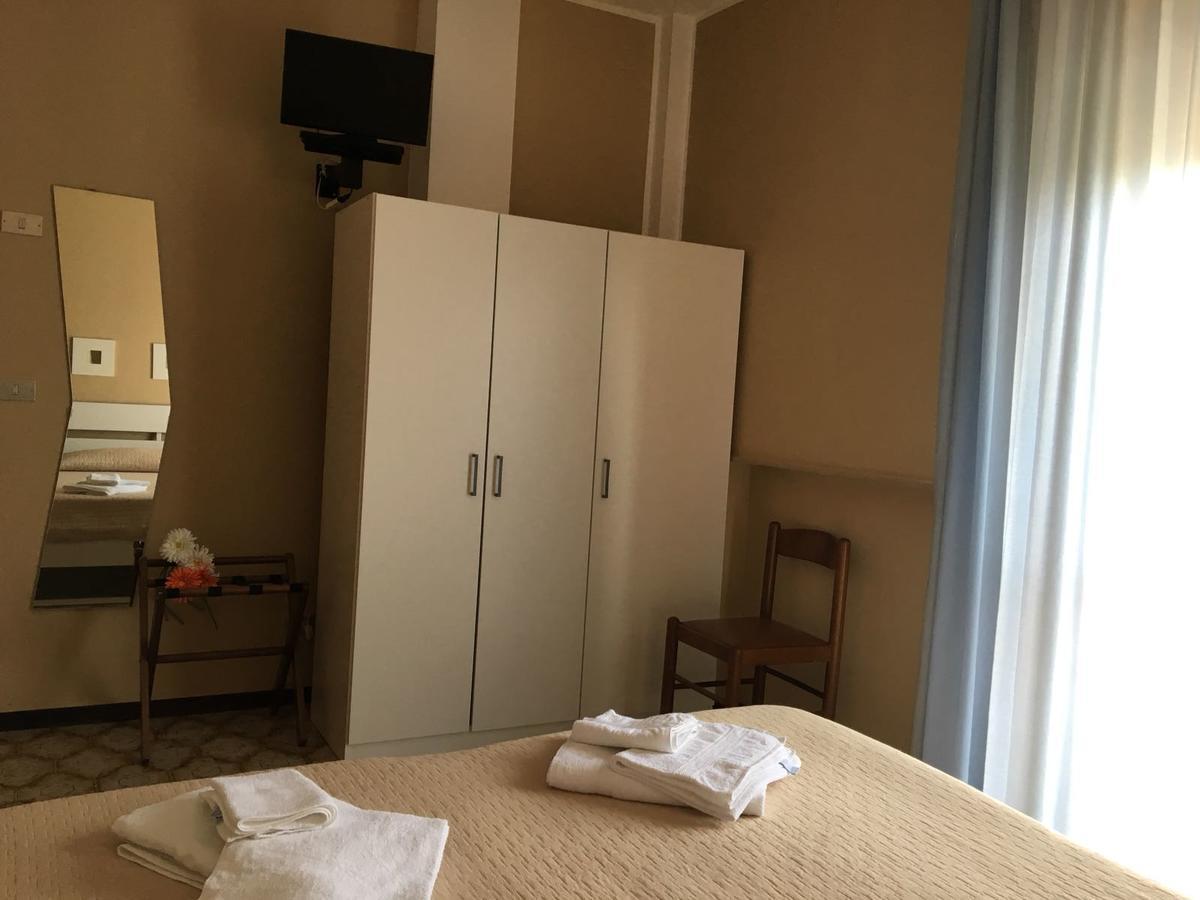Hotel Fucsia 리치오네 외부 사진