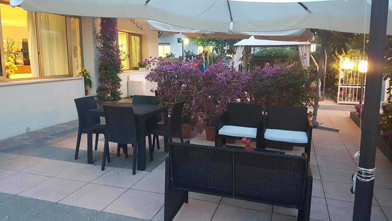 Hotel Fucsia 리치오네 외부 사진