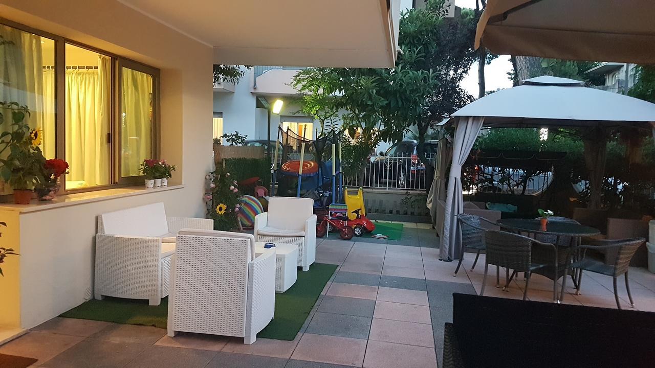 Hotel Fucsia 리치오네 외부 사진