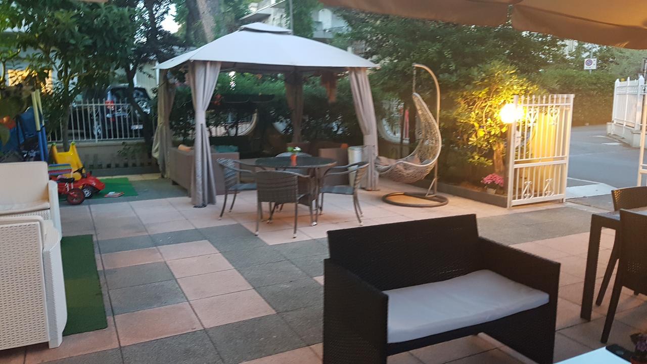Hotel Fucsia 리치오네 외부 사진